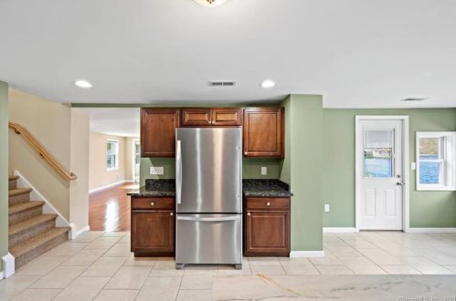 10 Grieb Trl, Wallingford CT  06492-2616 exterior