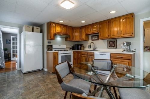 18 Hingston St, Peabody MA 01960-5825 exterior