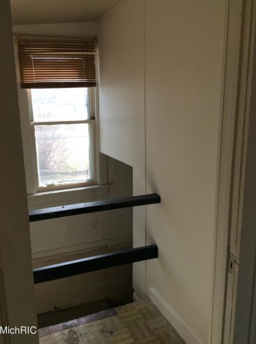 210 Hackley Ave, Meskegon MI 49444-1060 exterior