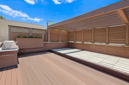 1950 Orch St, Chicago IL 60614-5495 exterior