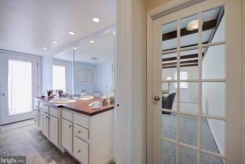 735 Hickory Ln, Berwyn PA 19312-1438 exterior