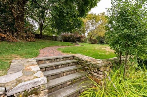 235 Warren St, Brookline MA 02445-5942 exterior