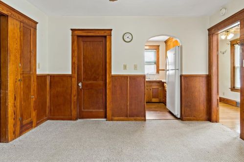 55 6 Ave, Woonsocket RI 02895-4024 exterior