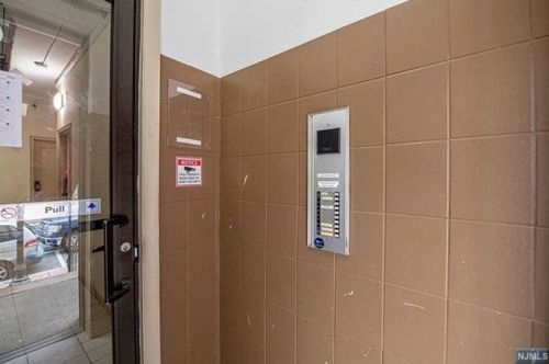 207 St, Union City NJ 07087-6404 exterior