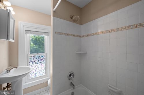 621 Manchester Ave, Media PA 19063-4106 exterior