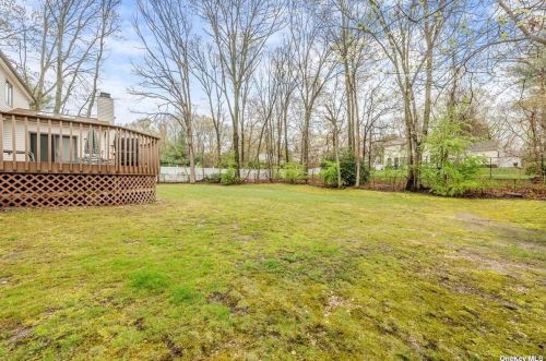 22 Long Acre Ln, Huntington Station NY 11746-7926 exterior