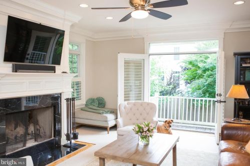 25 Masonic Vw Ave, Alexandria VA 22301-2203 exterior