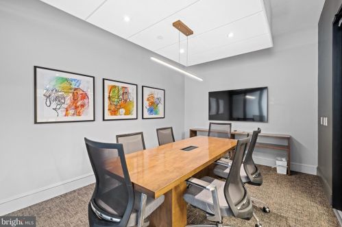 834 Chestnut St, Philadelphia PA 19107-5114 exterior