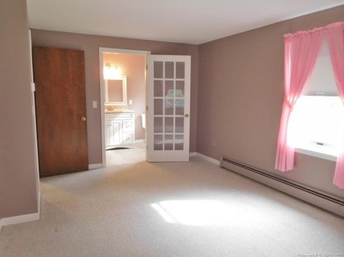 2 Somers Rd, Enfield CT 06082-3226 exterior