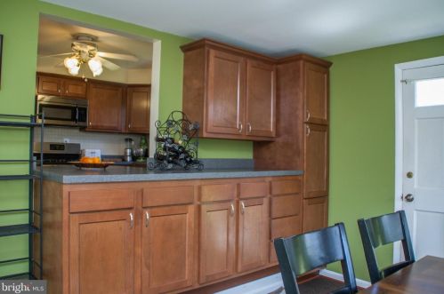 905 1st St, Rockville MD 20850-1444 exterior