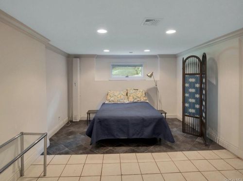 31 Tappan Ter, Briarcliff NY 10510-1332 exterior