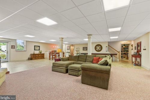 300 Country Mdw Dr, Lancaster PA 17602-1481 exterior