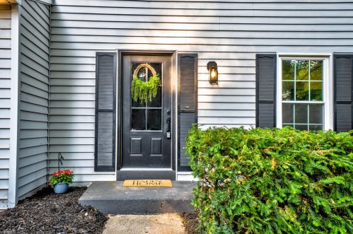 1202 Sprucebrook Dr, Kalamazoo MI 49048-5814 exterior