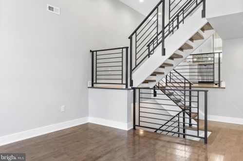 1855 Leithgow St, Philadelphia, PA 19122-2203