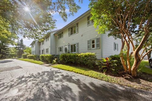 1275 7th Ave, Naples FL 34102-5657 exterior