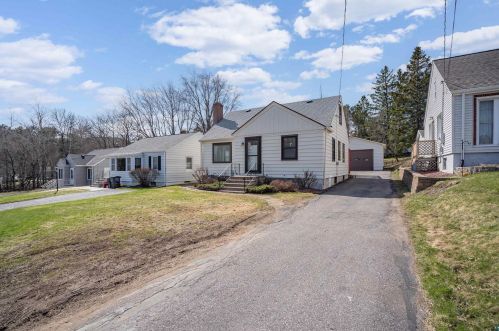 2305 Hillcrest Dr, Duluth, MN 55811-3137