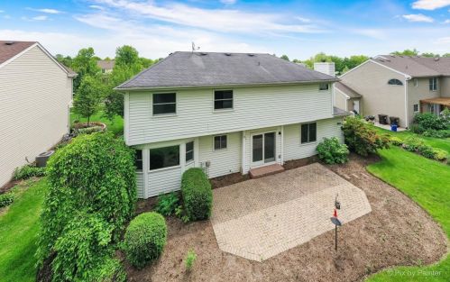 1788 Woodhaven Dr, Bull Valley IL 60014-1940 exterior