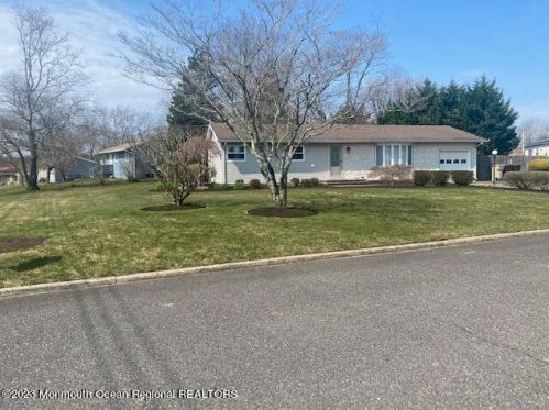 32 Mallard Rd, Berkeley Township NJ  08721-1641 exterior