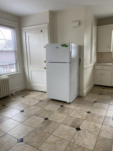 56 Middleton Ave, Middletown RI 02840-3657 exterior