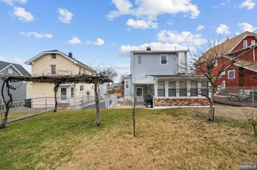 80 Boiling Springs Ave, East Rutherford NJ 07073-1429 exterior