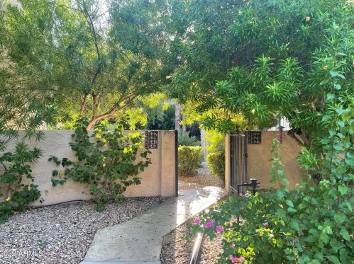 3008 46 St, Phoenix AZ 85040-1767 exterior