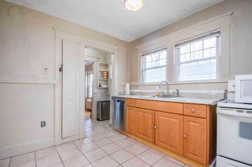 34 Geneva St, Springfield MA 01151-1807 exterior