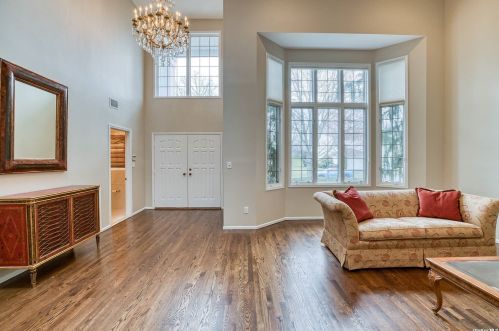 163 Country Club Dr, Commack, NY 11725-4460