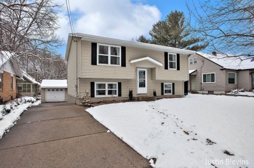 1305 Whitmore Ave, Grand Rapids, MI 49504-2447