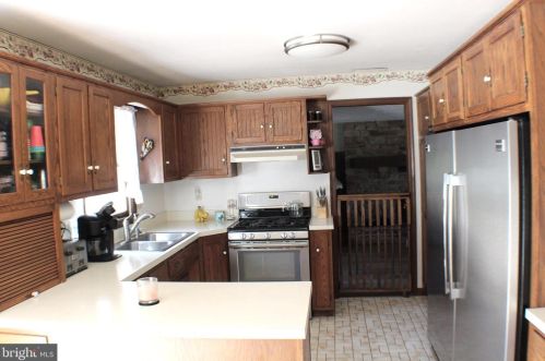 1037 Bollinger Rd, Littlestown PA 17340-9602 exterior