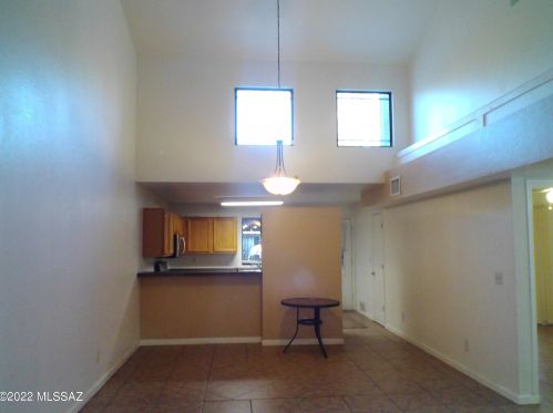 2753 Pacific Dr, Tucson, AZ 85705-4284