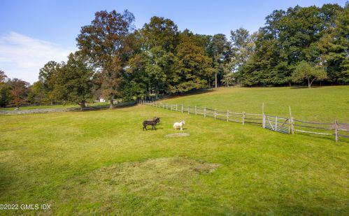 530 Round Hl Rd, Greenwich CT 06831-2653 exterior