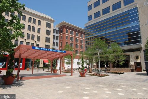 4 Monroe St, Rockville MD 20850-2519 exterior