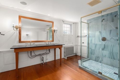 2 Brookshire Rd, Worcester MA 01609-1251 exterior