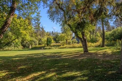 9555 Range Line Rd, Milwaukee WI 53209-2619 exterior