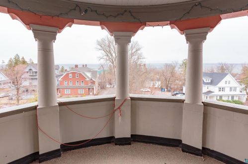 1721 1 St, Duluth MN 55806-2146 exterior