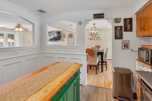 75 Boylston St, Meriden CT 06450-4737 exterior