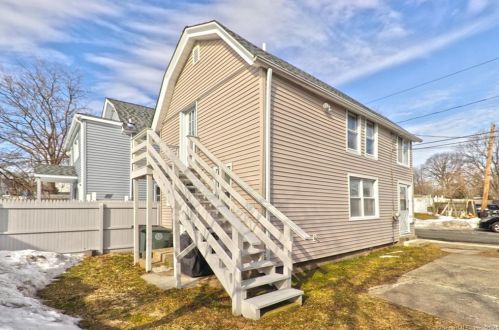 56 Botsford Ave, Milford, CT 06460-5805