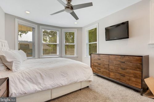 300 Collings Ave, Camden NJ 08107-1738 exterior