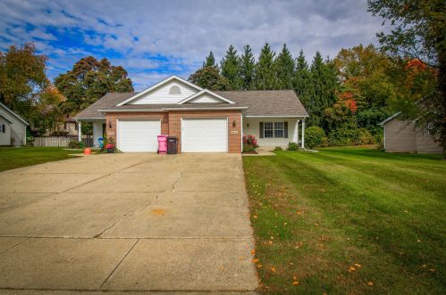 6056 Fairgrove St, Kalamazoo, MI 49009-1865