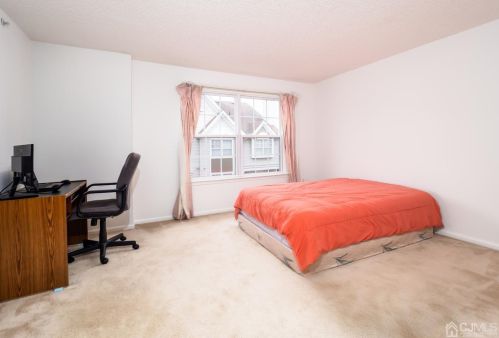 91 Inverness Dr, Edison NJ 08820-4654 exterior