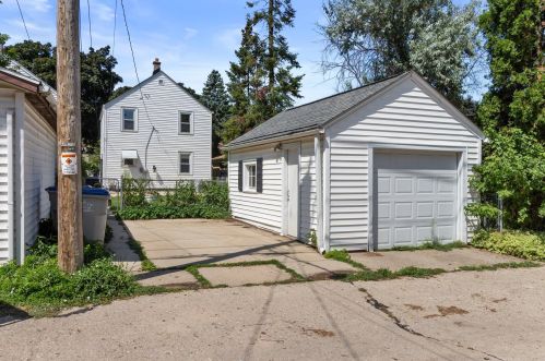 3712 Logan Ave, Milwaukee WI 53207-3905 exterior