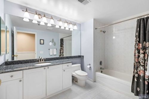 505 Smith Ct, Edgewater NJ 07020-1668 exterior