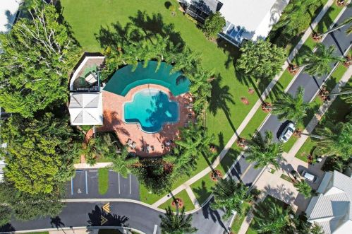 6221 Greenspointe Dr, Boynton Beach FL 33437-4915 exterior