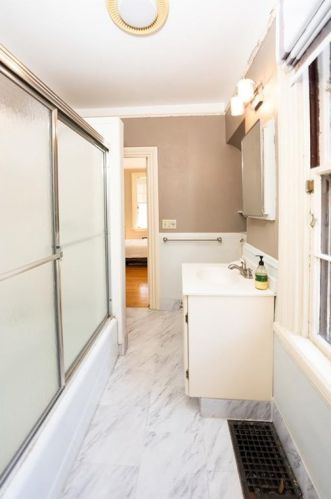 22 Cushing St, Providence RI 02906-2228 exterior