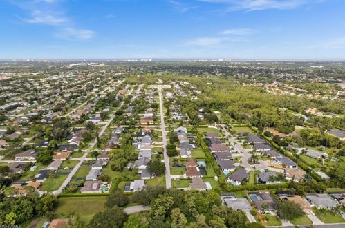 238 Willowick Dr, Naples FL 34110-1342 exterior