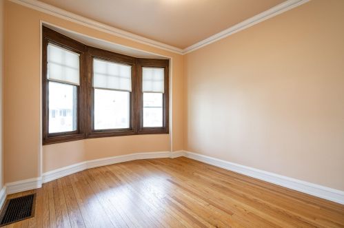 2728 Prospect Ave, Milwaukee WI 53211-3768 exterior