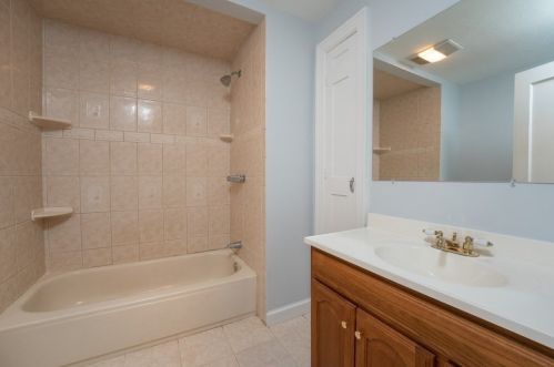 119 Highland Ave, West Springfield MA 01089-1017 exterior