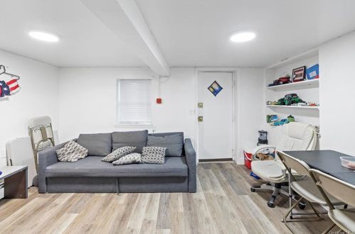 1506 Crosby Ave, Bronx NY 10461-4901 exterior