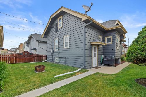 1015 76, Milwaukee WI 53214-3031 exterior