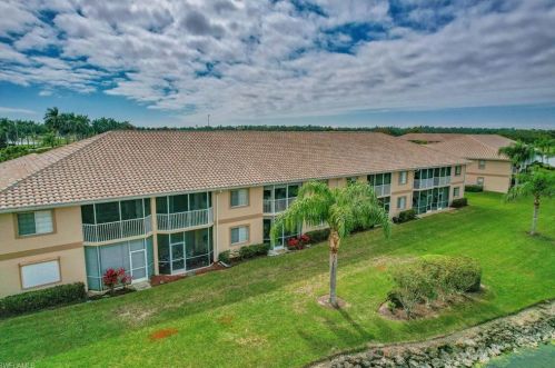 9009 Michael Cir, Naples FL 34113-1615 exterior